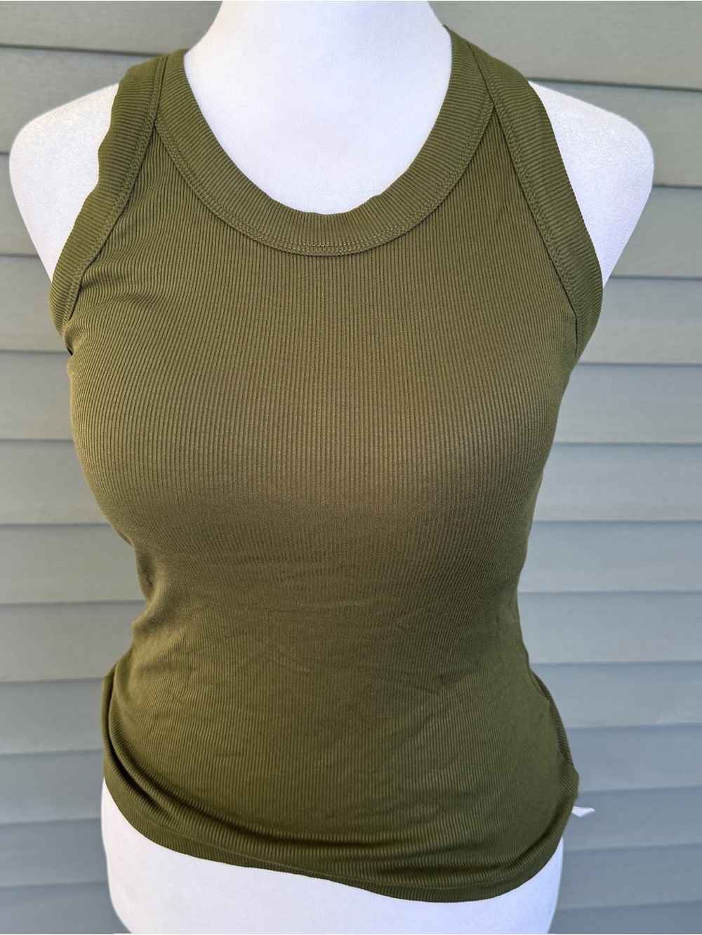 Women’s Small NWOT Ribbed Tank Top Built-In Bra Racerback Round Neck Sleeveless